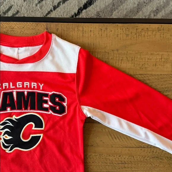 Calgary Flames Youth Hockey Jersey - Picture 7 of 11